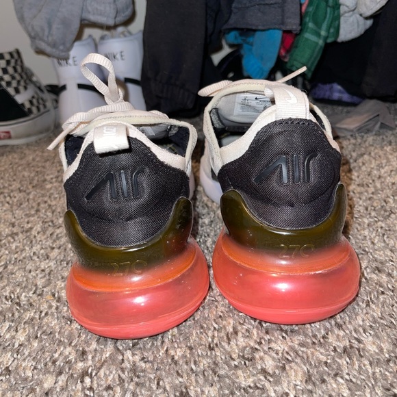Nike Air Max 270 - Picture 3 of 5